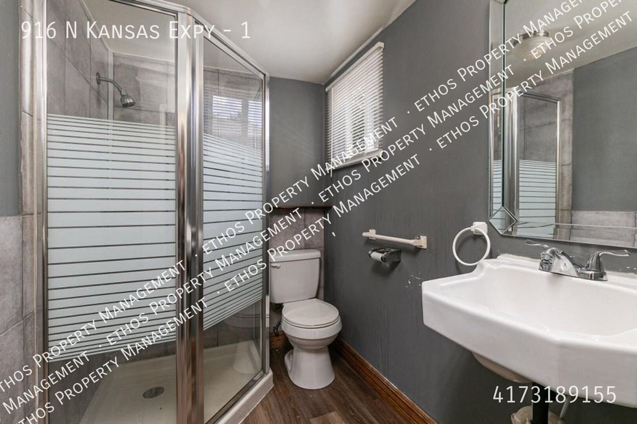916 N Kansas Expy #1 - Photo 6 of 20