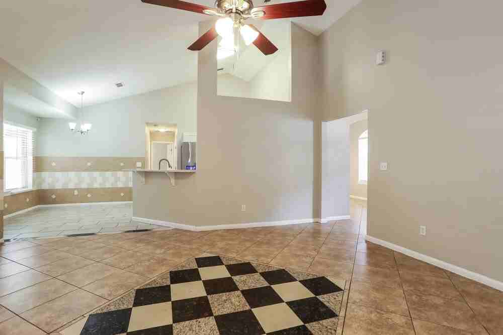 1224 Summerfield Ct - Photo 4 of 16