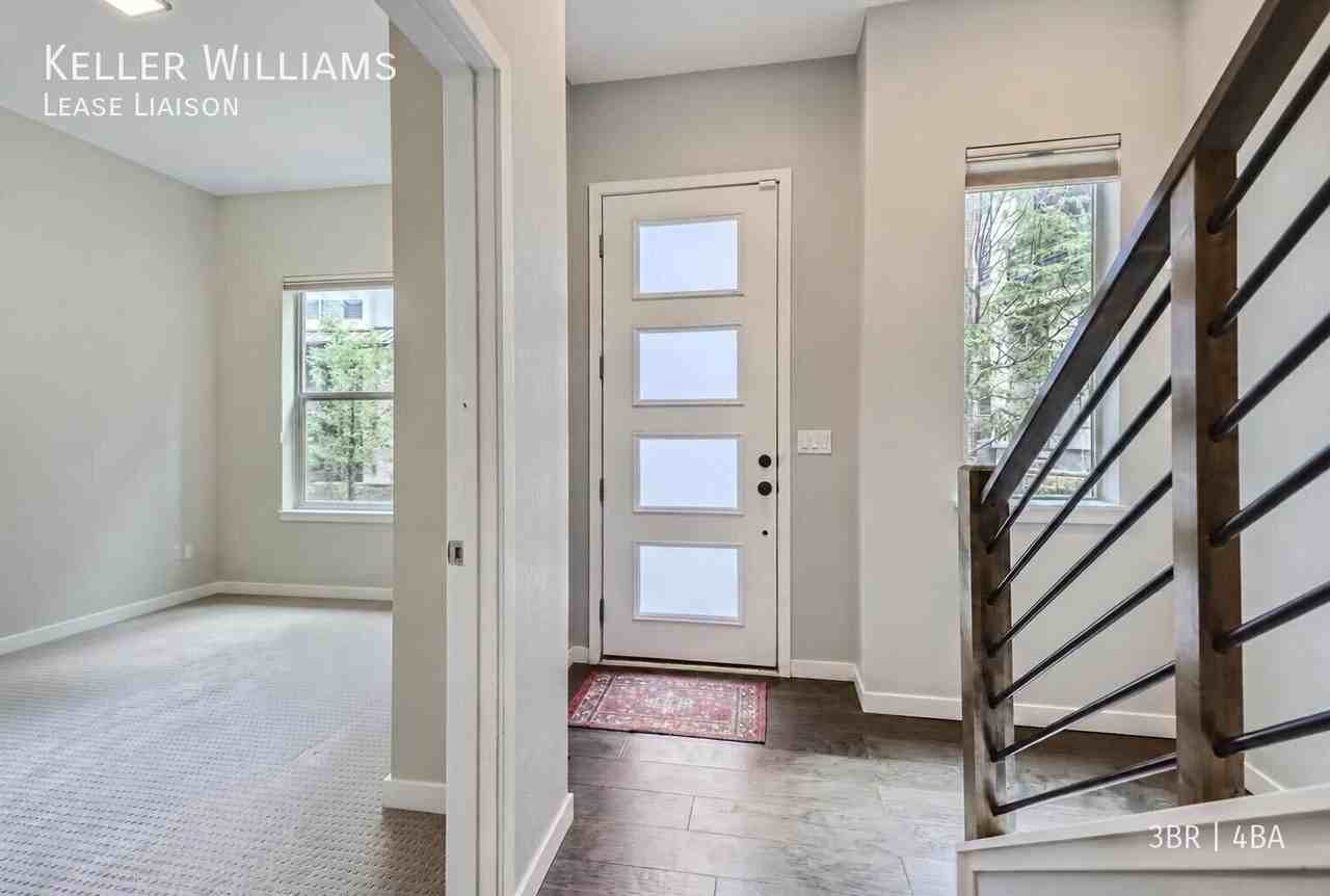 427 Primrose Ln - Photo 3 of 22