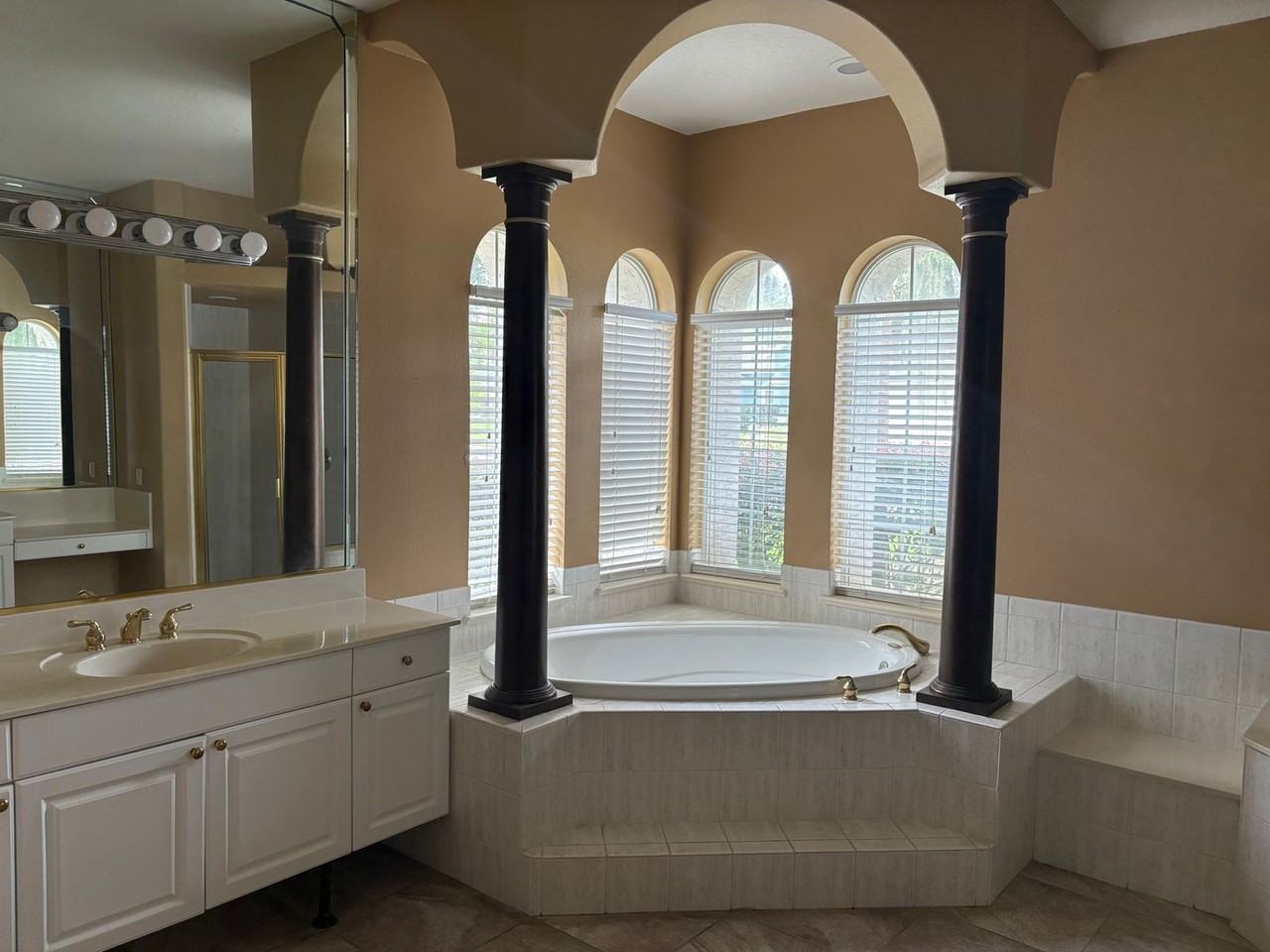 2818 Sw 20th Ave - Photo 2 of 7