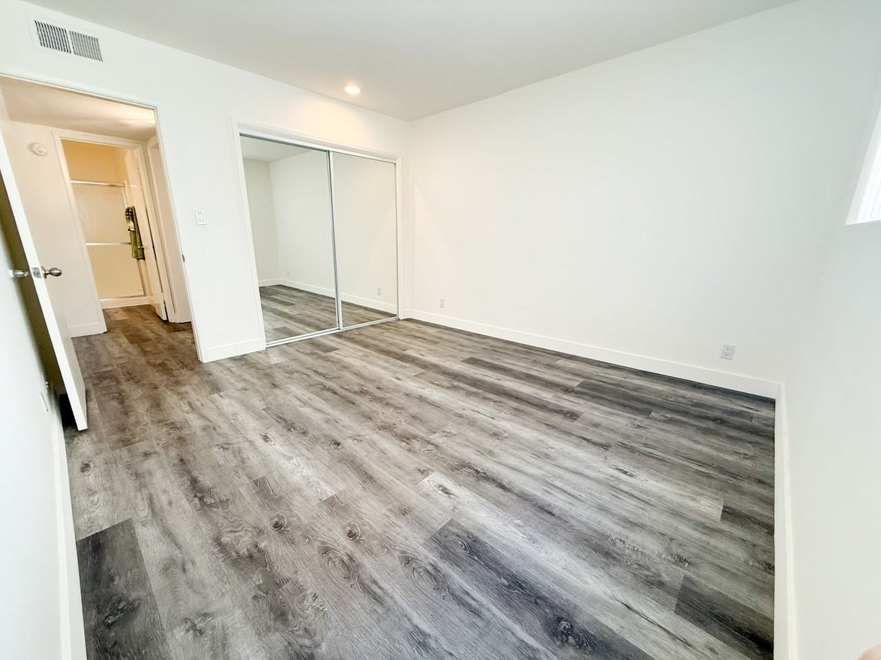 Margate Apartments - Photo 6 of 27