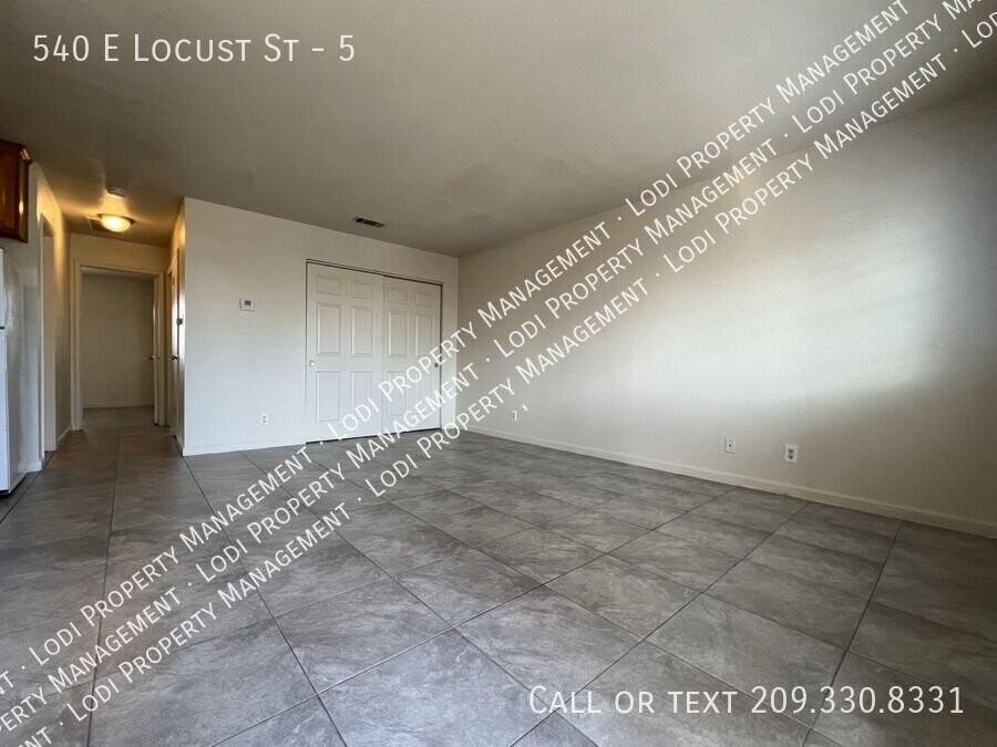 540 E Locust St #5 - Photo 2 of 23