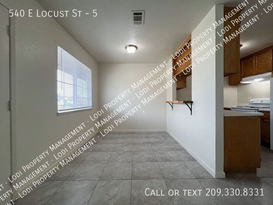 540 E Locust St #5 - Photo 5 of 23