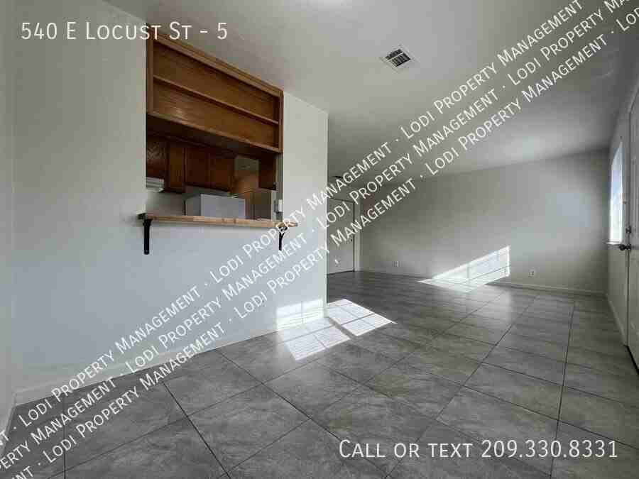 540 E Locust St #5 - Photo 6 of 23
