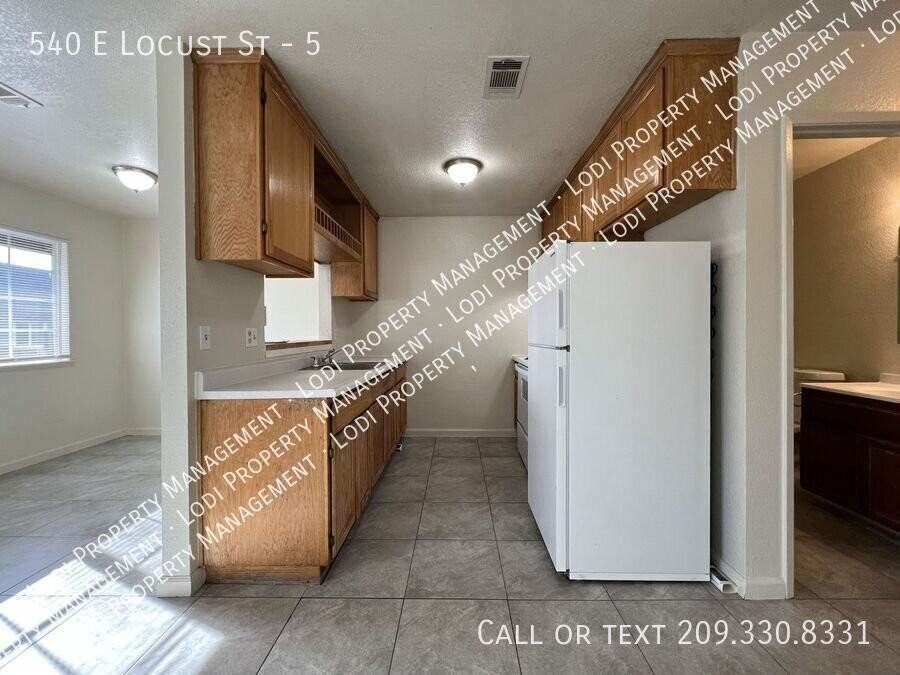 540 E Locust St #5 - Photo 7 of 23