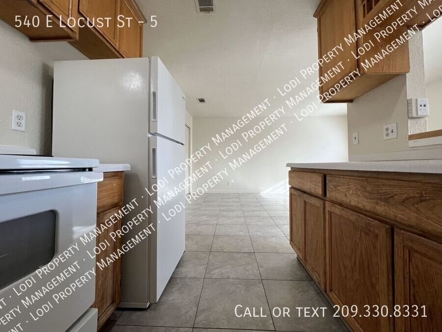 540 E Locust St #5 - Photo 7 of 18
