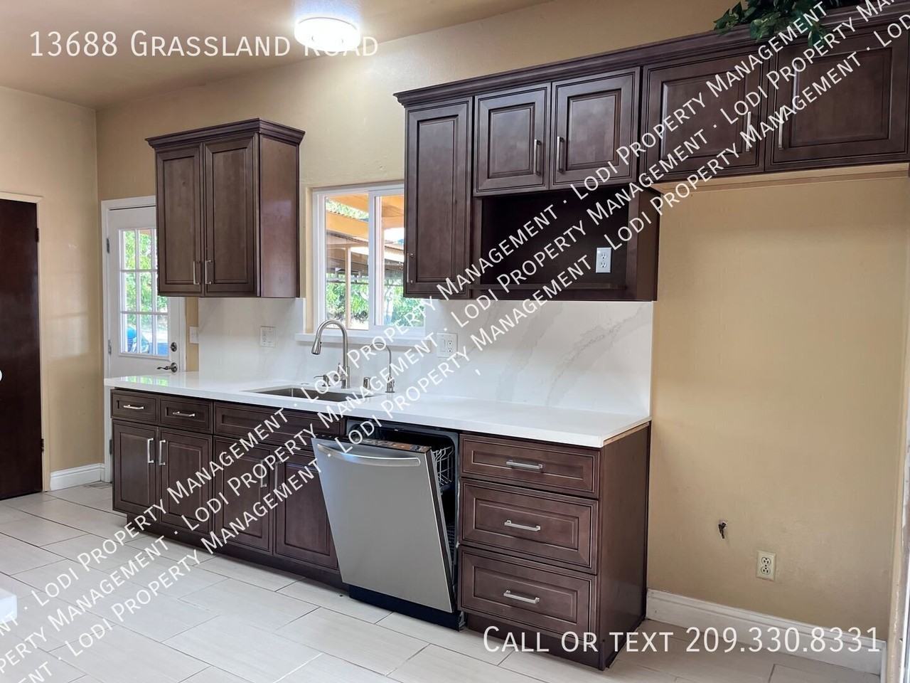 13688 Grassland Rd - Photo 3 of 31