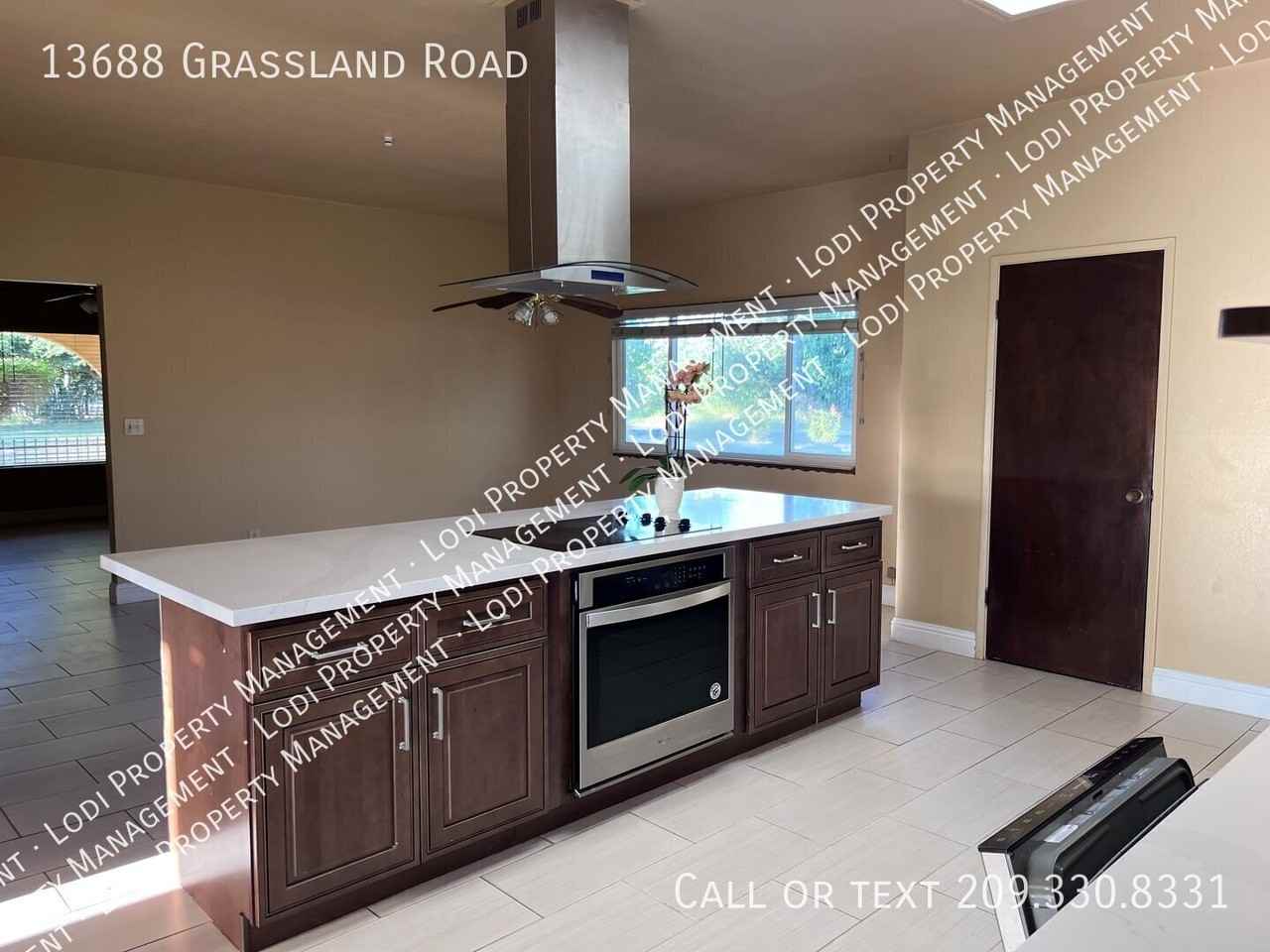 13688 Grassland Rd - Photo 4 of 31