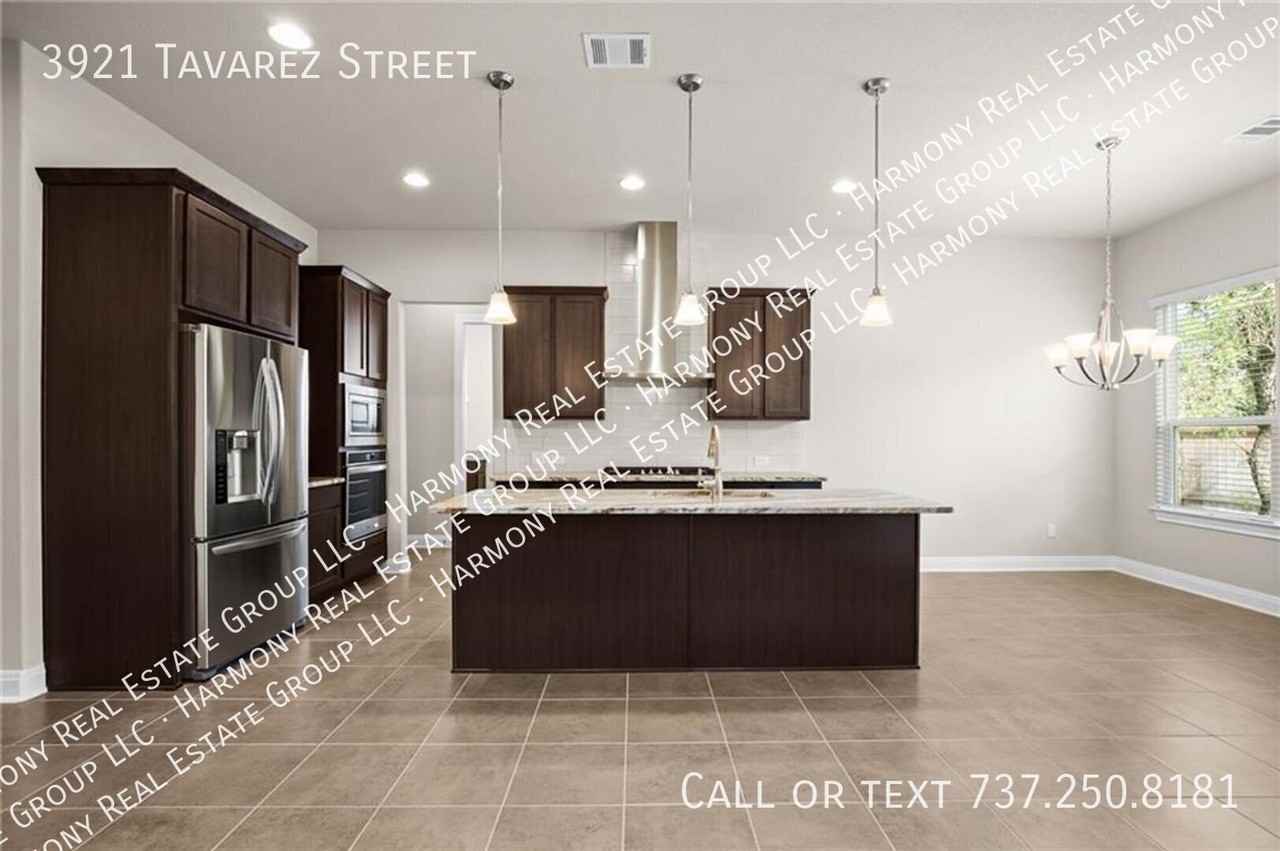 3921 Tavarez St - Photo 3 of 3