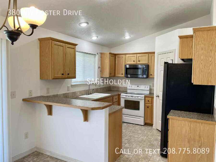 380 Nw Foster Dr - Photo 4 of 26