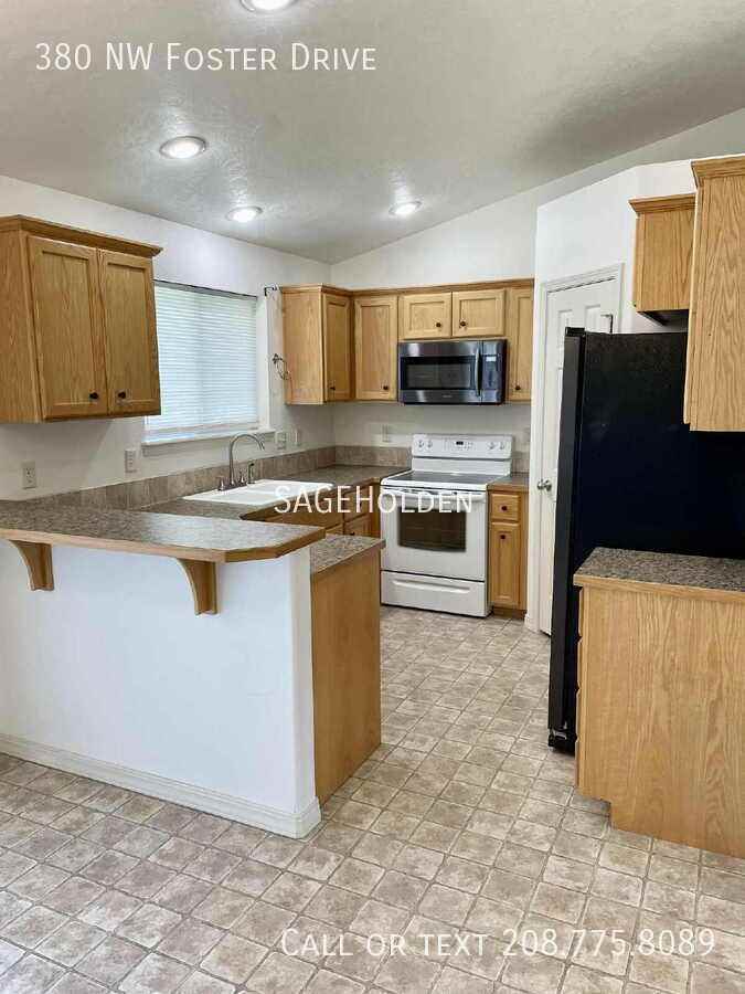 380 Nw Foster Dr - Photo 5 of 26