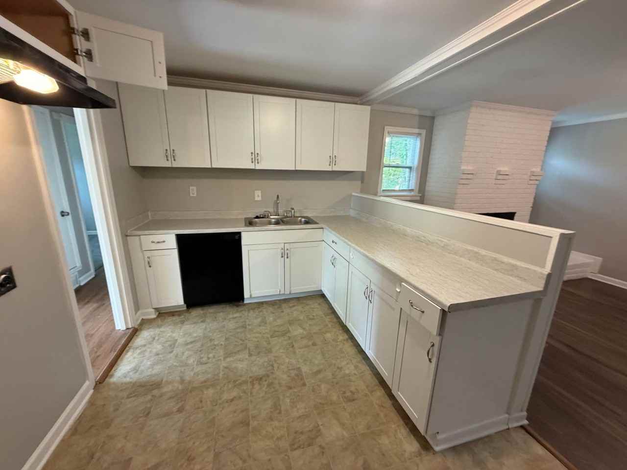 384 Lillian Dr - Photo 5 of 50