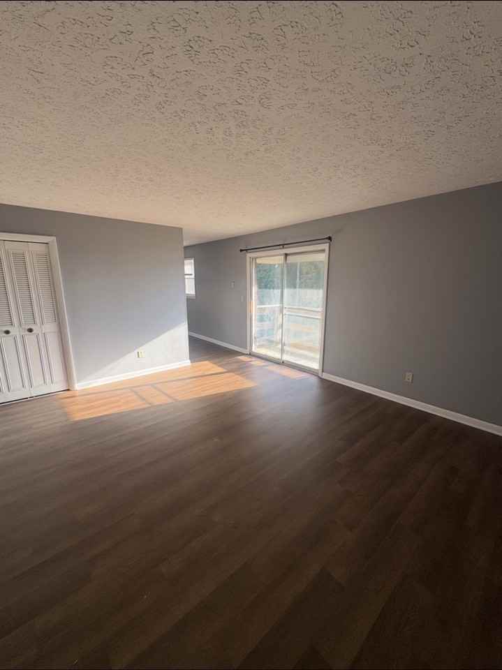 253 University Dr #3 - Photo 4 of 11