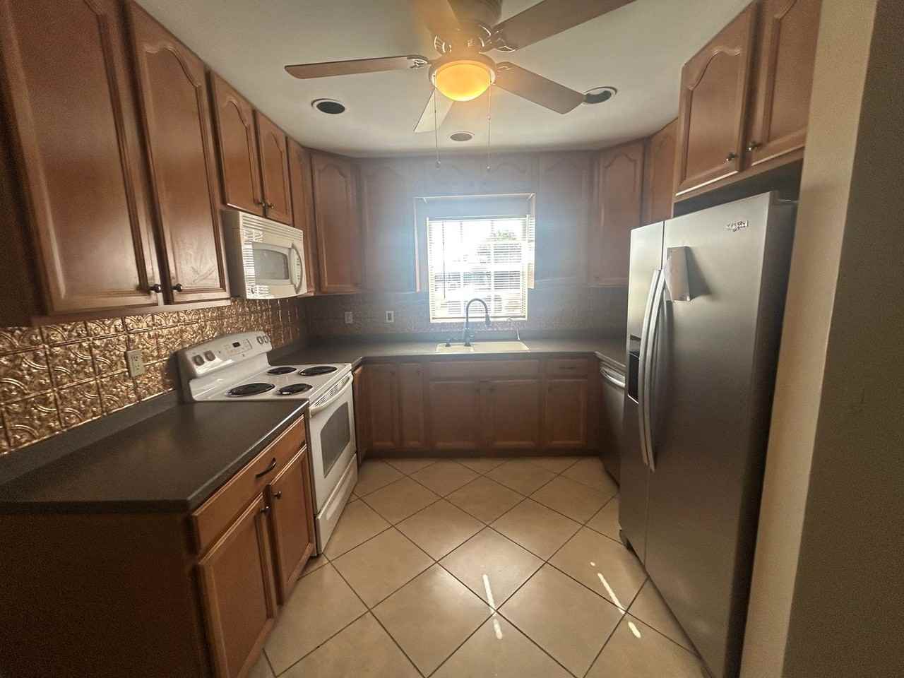 1002 Jolly Rd - Photo 2 of 20