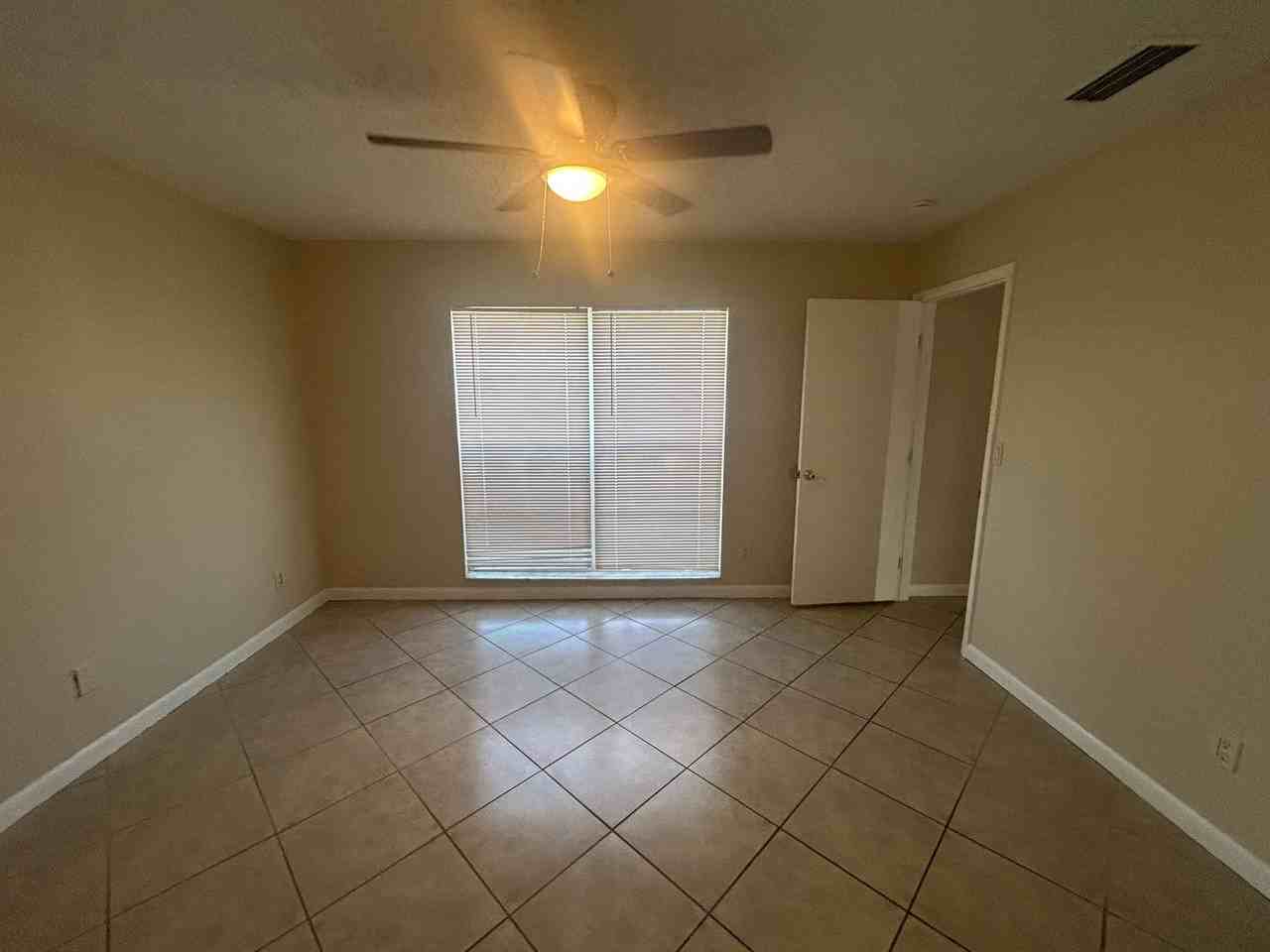 1002 Jolly Rd - Photo 3 of 20