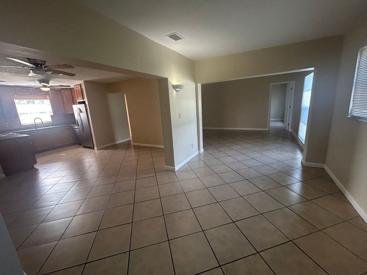 1002 Jolly Rd - Photo 4 of 20