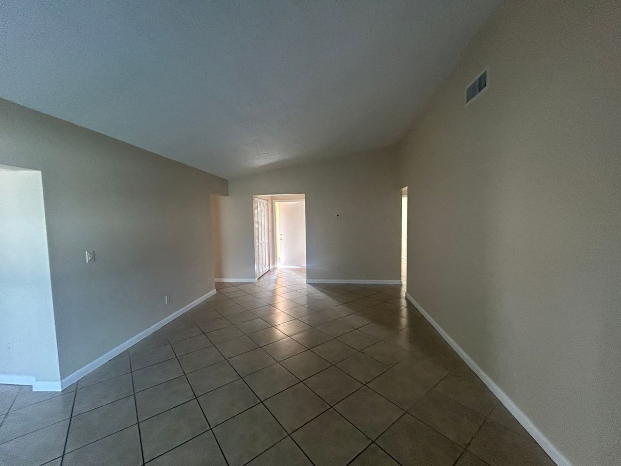 1002 Jolly Rd - Photo 6 of 20
