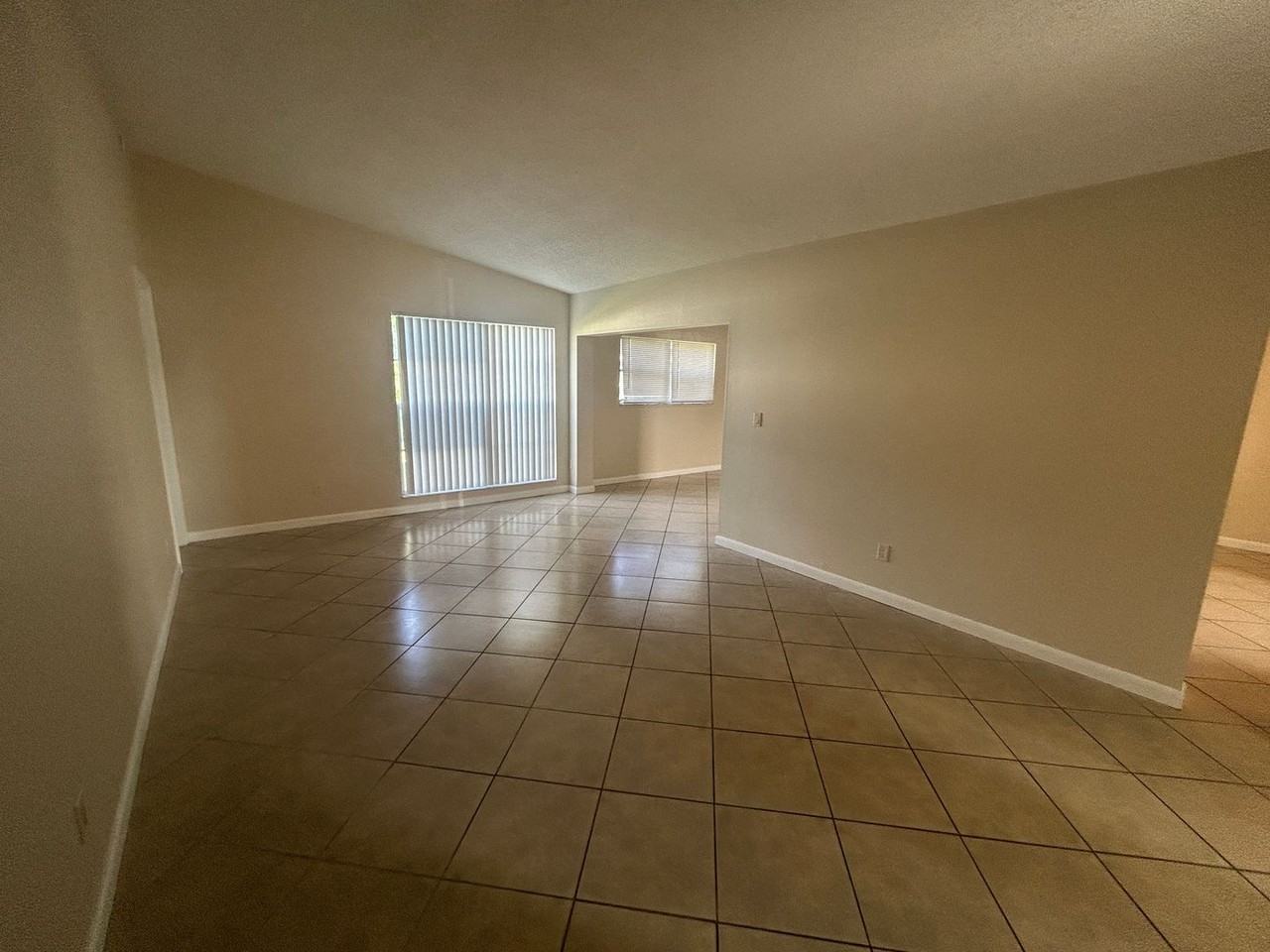 1002 Jolly Rd - Photo 7 of 20