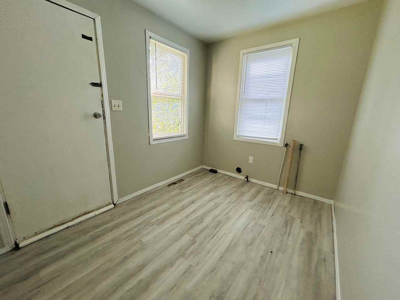 1213 W 17th St - Photo 5 of 6