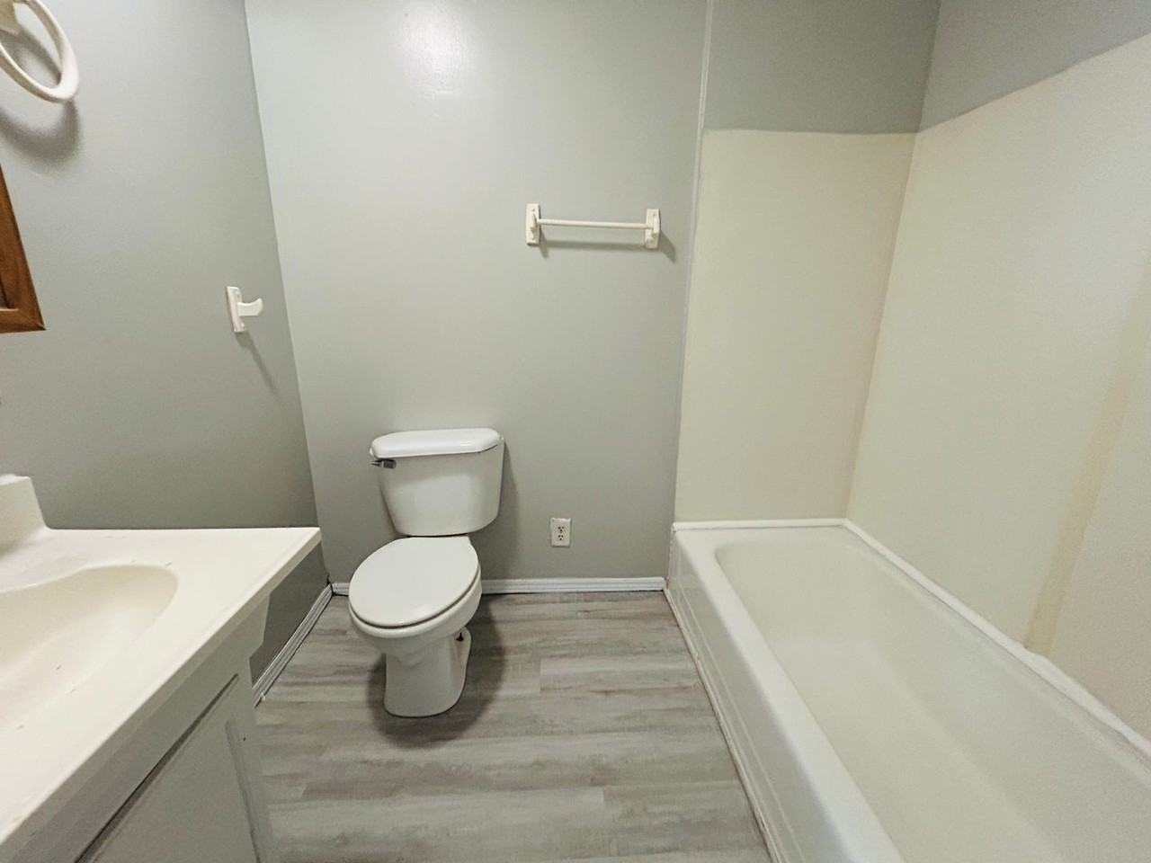 1213 W 17th St - Photo 6 of 6
