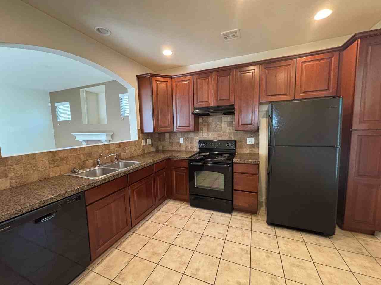 2621 Rock Creek Dr - Photo 2 of 16