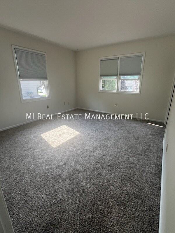 4884 Stauffer Ave Se - Photo 7 of 13