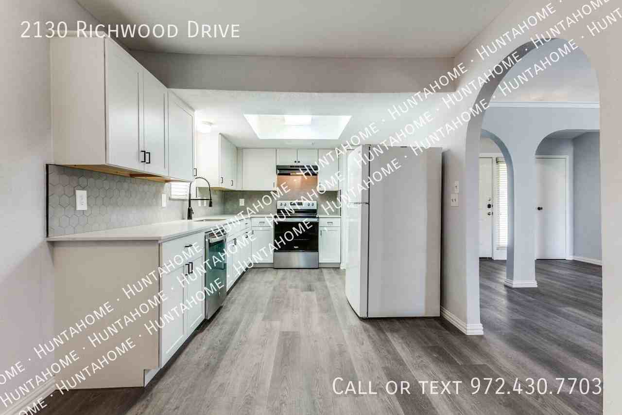2130 Richwood Dr - Photo 4 of 12