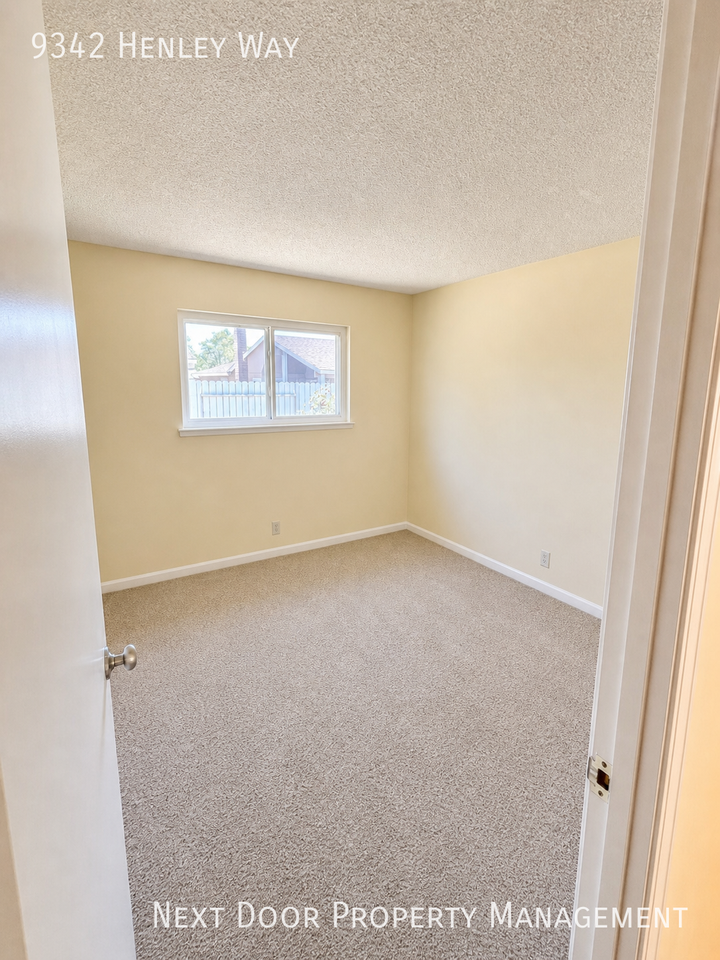 9342 Henley Way - Photo 6 of 12