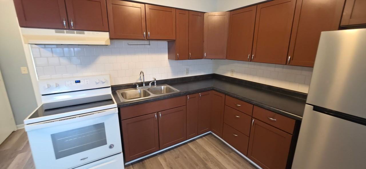 305 E John St #3 - Photo 4 of 14