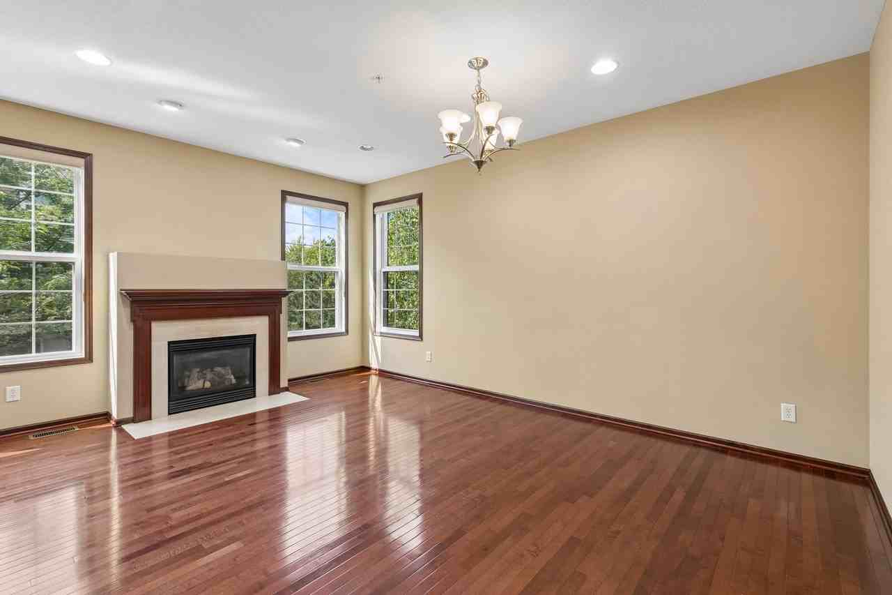 10002 Gentian Dr - Photo 4 of 29
