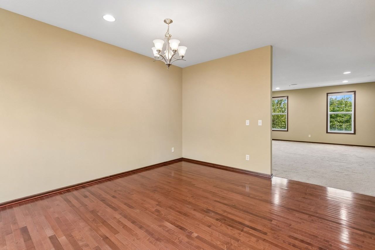 10002 Gentian Dr - Photo 5 of 29
