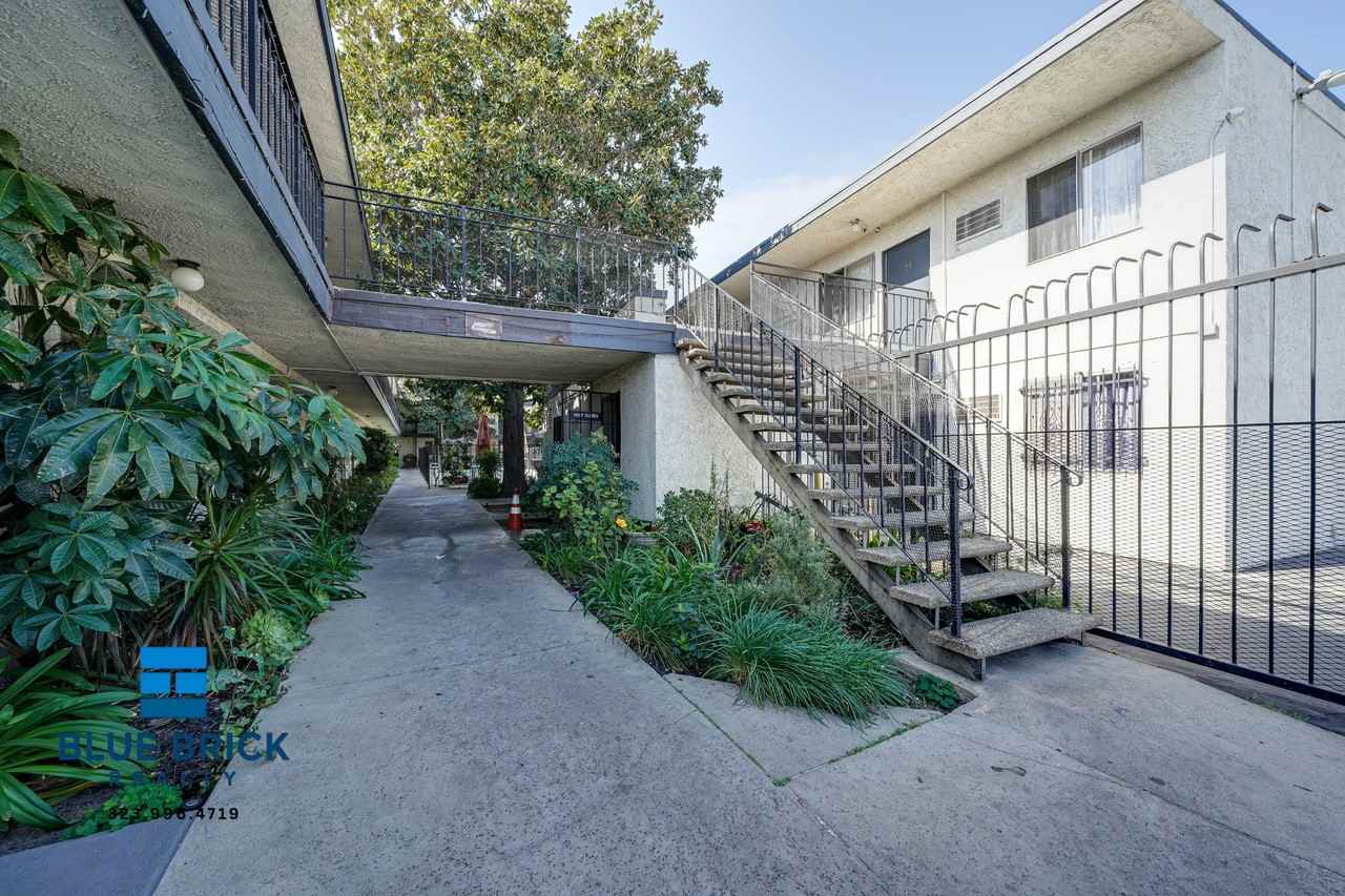 8204 Langdon Ave #15 - Photo 4 of 15