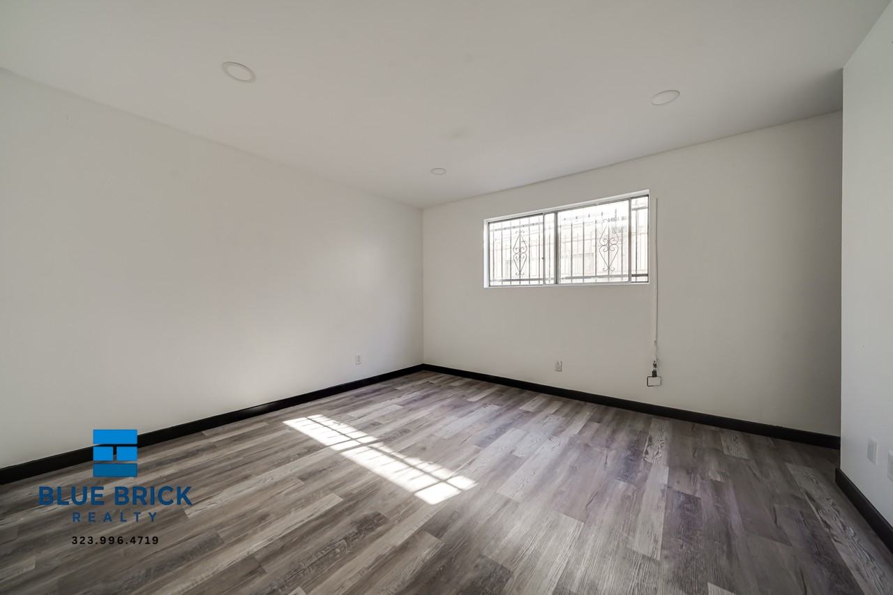 8204 Langdon Ave #15 - Photo 5 of 15