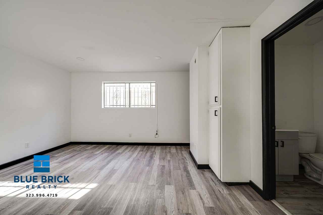 8204 Langdon Ave #15 - Photo 6 of 15