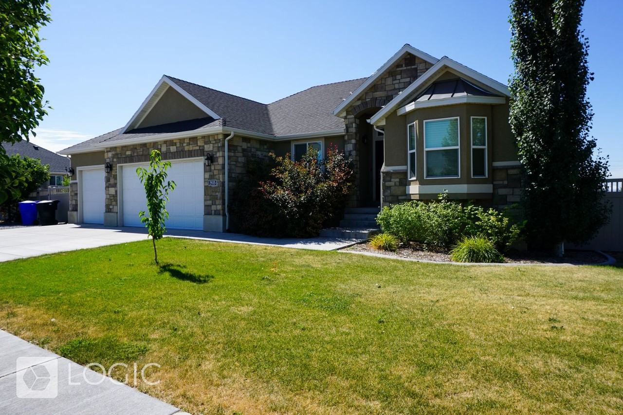 2935 W 50 S - Photo 2 of 33