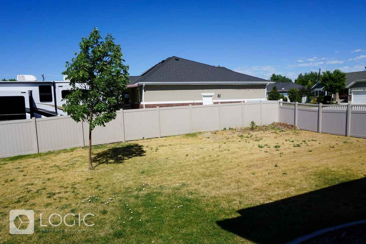 2935 W 50 S - Photo 3 of 33