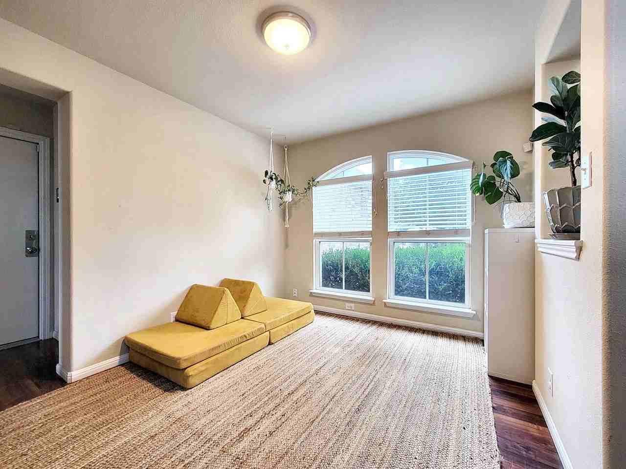 222 Frio River Trl - Photo 4 of 33