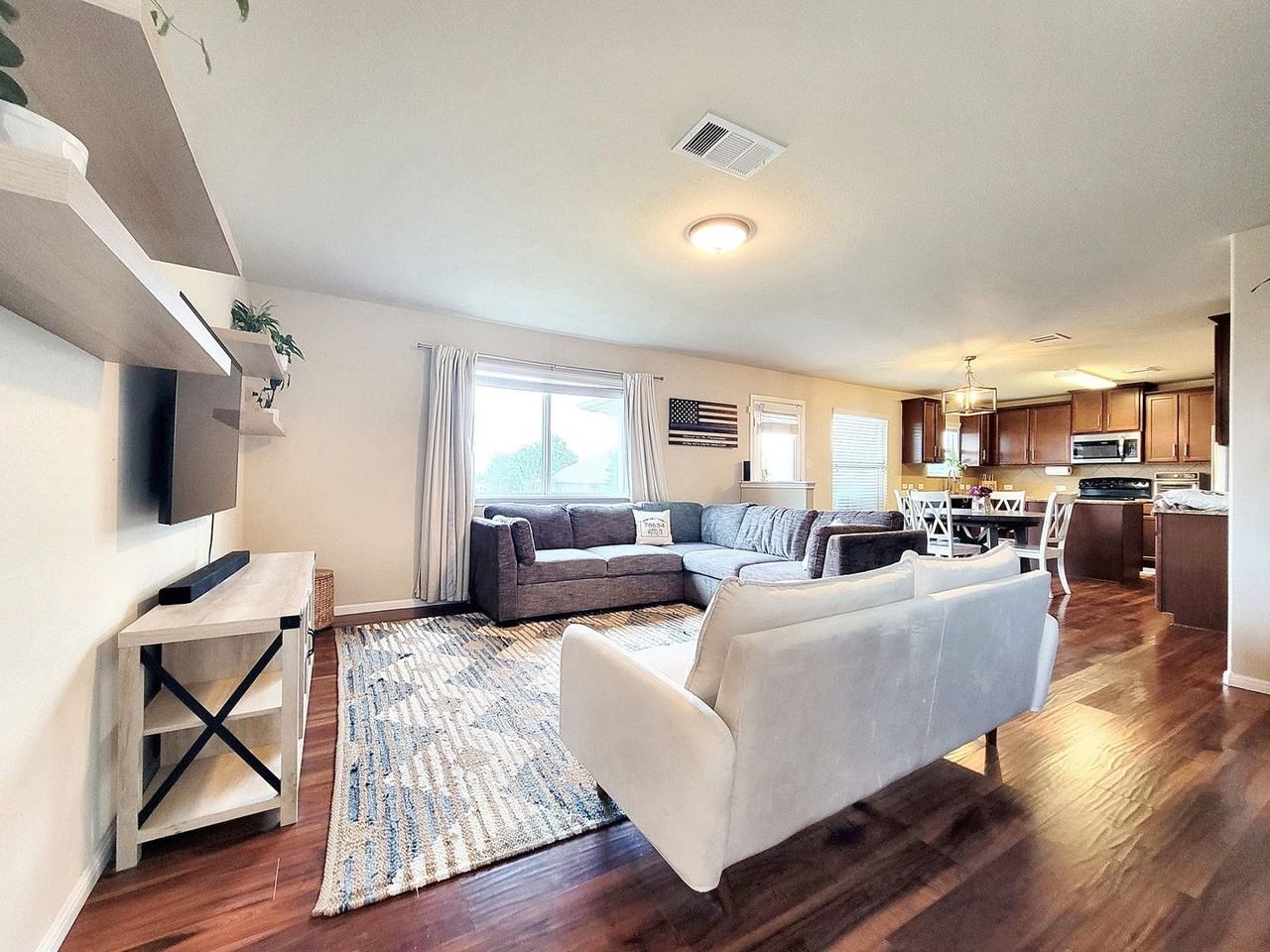 222 Frio River Trl - Photo 5 of 33