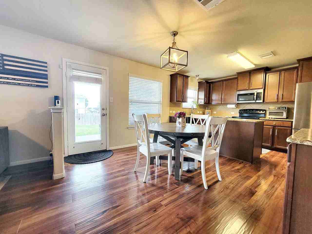 222 Frio River Trl - Photo 7 of 33