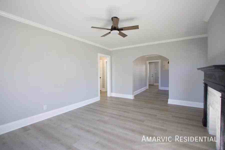 1602 Waverly Ave - Photo 4 of 15