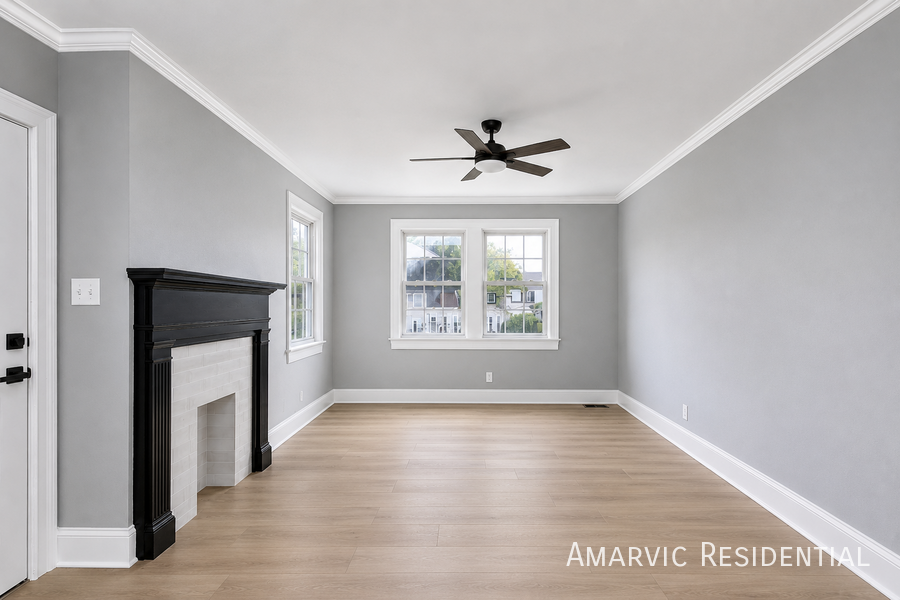 1602 Waverly Ave - Photo 5 of 15
