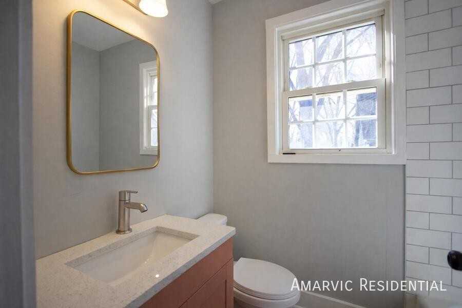 1602 Waverly Ave - Photo 7 of 15