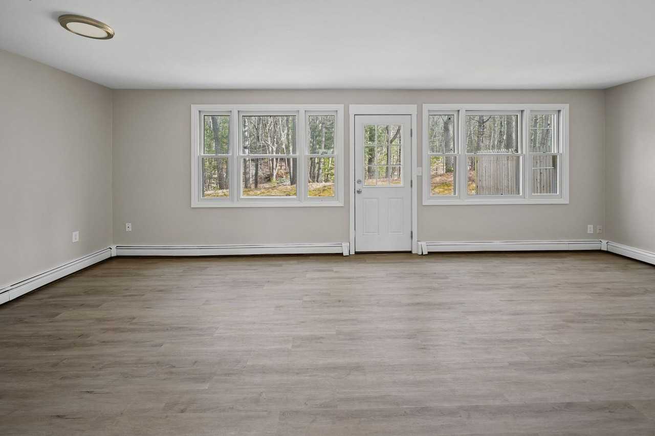 239 Parliament Cir - Photo 2 of 11