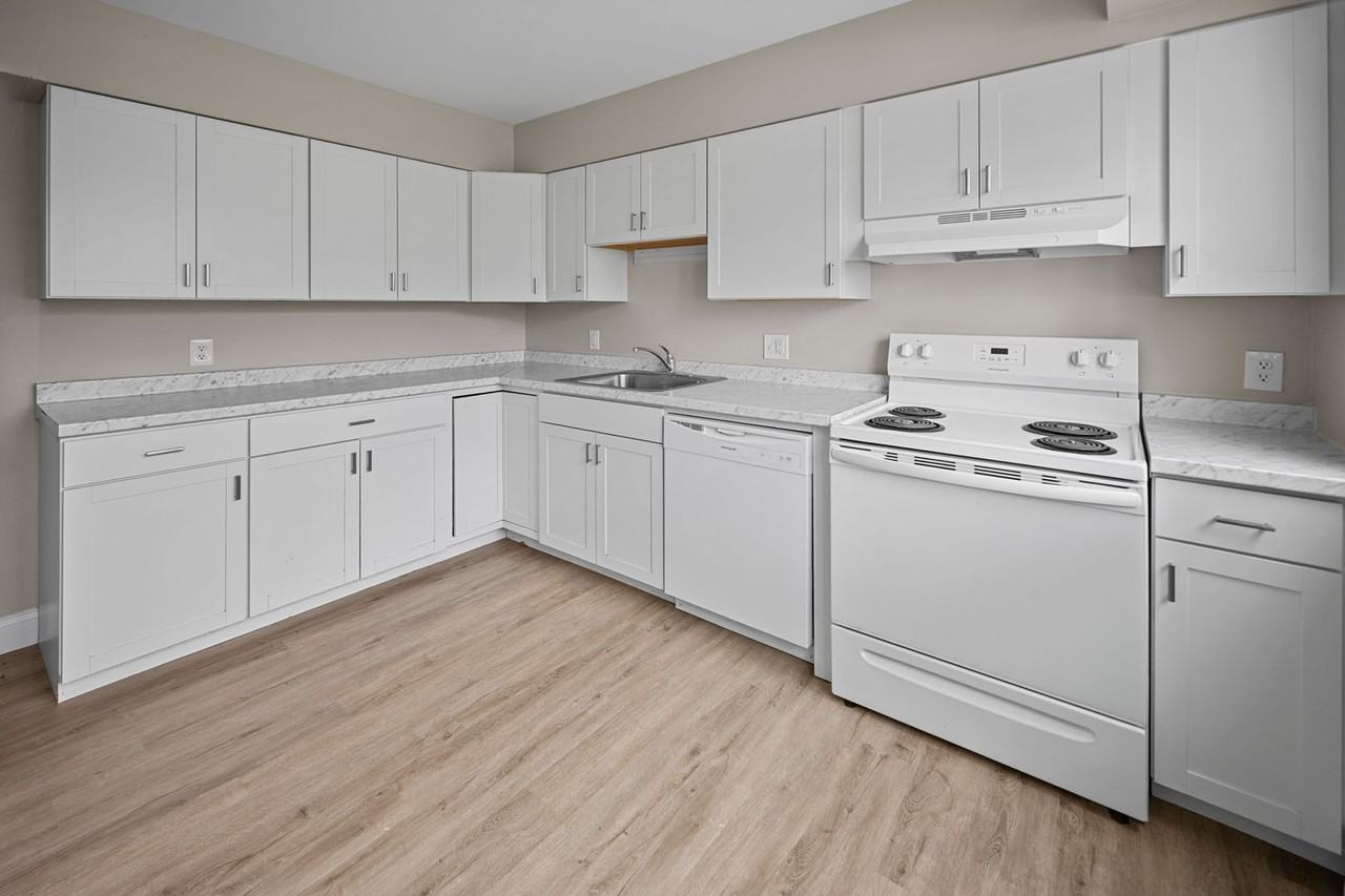 239 Parliament Cir - Photo 3 of 11