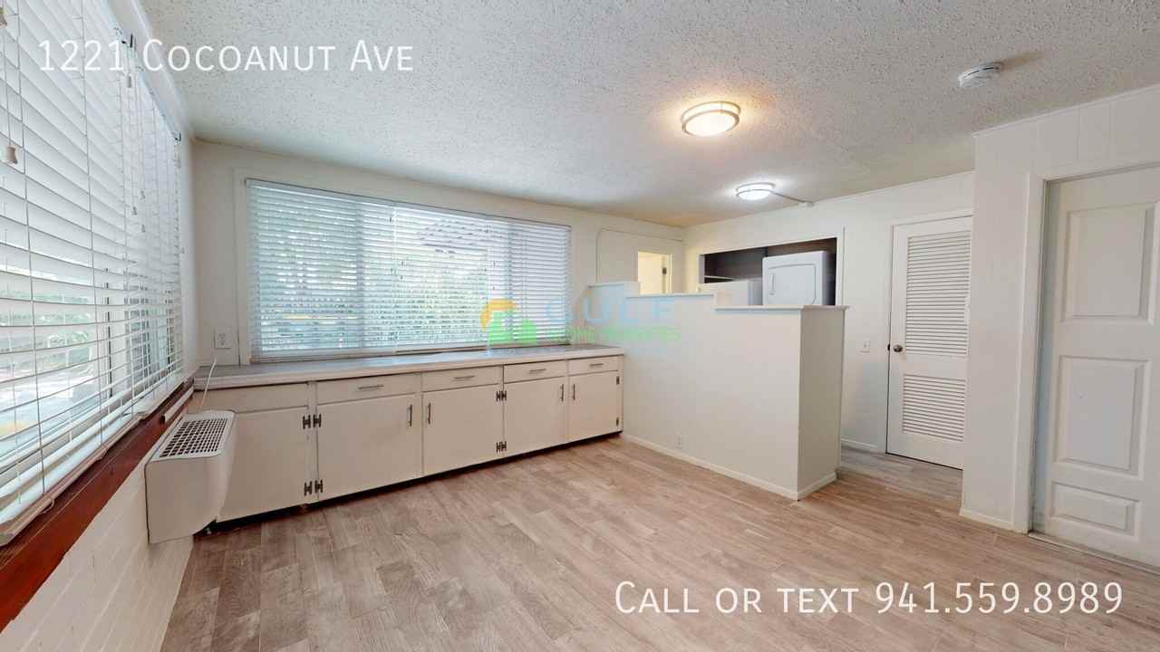 1221 Cocoanut Ave - Photo 2 of 9