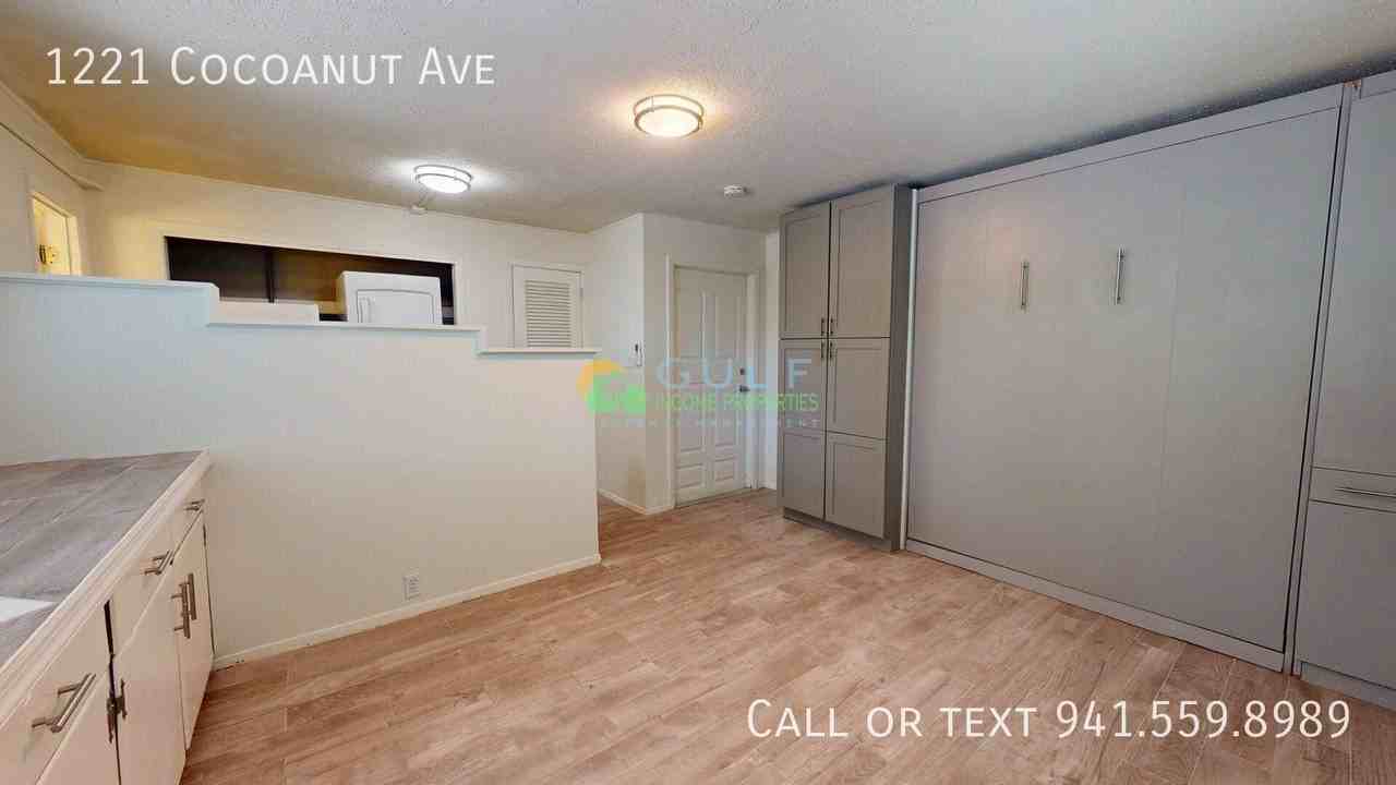 1221 Cocoanut Ave - Photo 4 of 9
