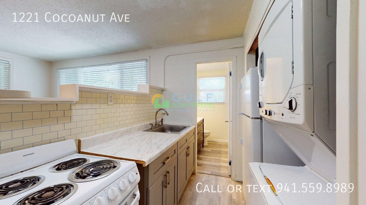 1221 Cocoanut Ave - Photo 5 of 9
