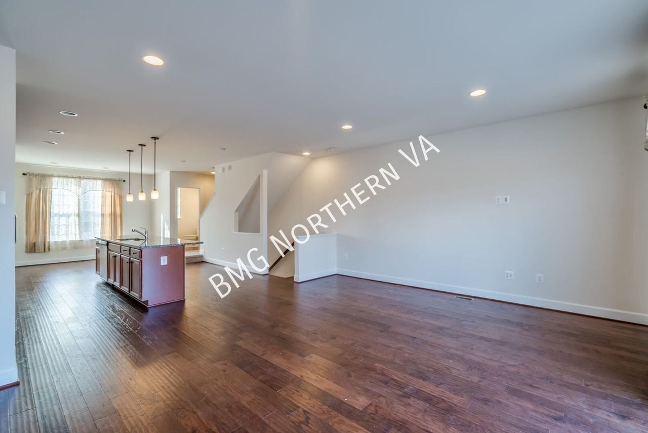 8435 Girvan Ct - Photo 3 of 28