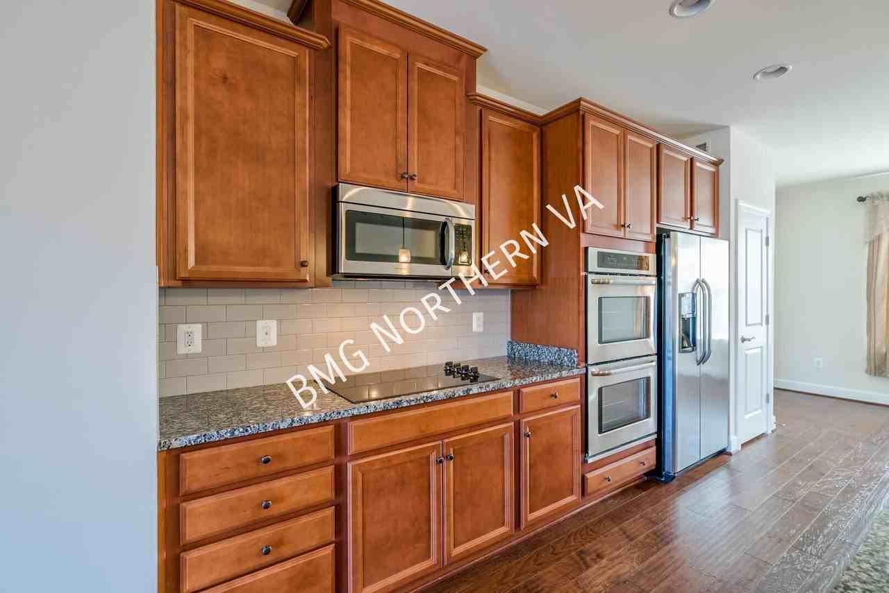 8435 Girvan Ct - Photo 5 of 28
