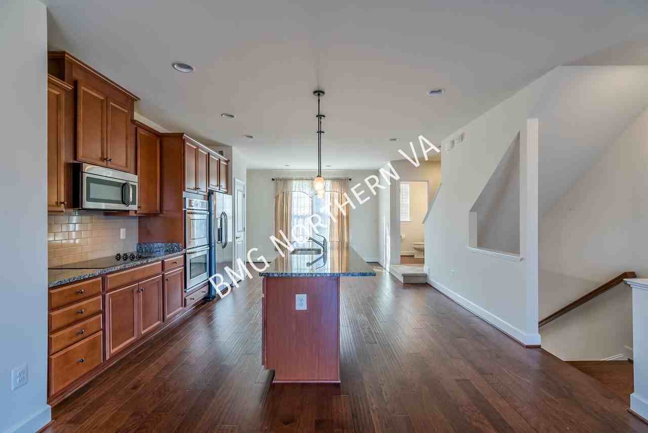 8435 Girvan Ct - Photo 6 of 28